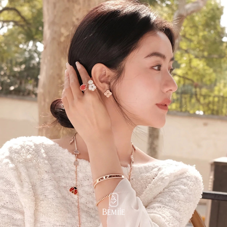 Nhẫn Nữ Lucky Spring Bọ Cánh Cứng Và Hoa Mai 18K RBDNO005VCA