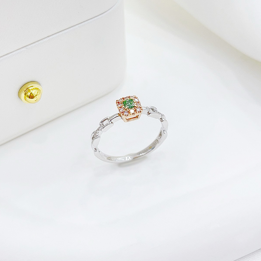 Nhẫn Cầu Hôn Kim Cương Tự Nhiên Petite Green Halo 18K ERBD006