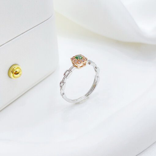 Nhẫn Cầu Hôn Kim Cương Tự Nhiên Petite Green Halo 18K ERBD006