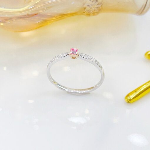 Nhẫn Cầu Hôn Kim Cương Tự Nhiên Petite Pink Round 18K ERBD001